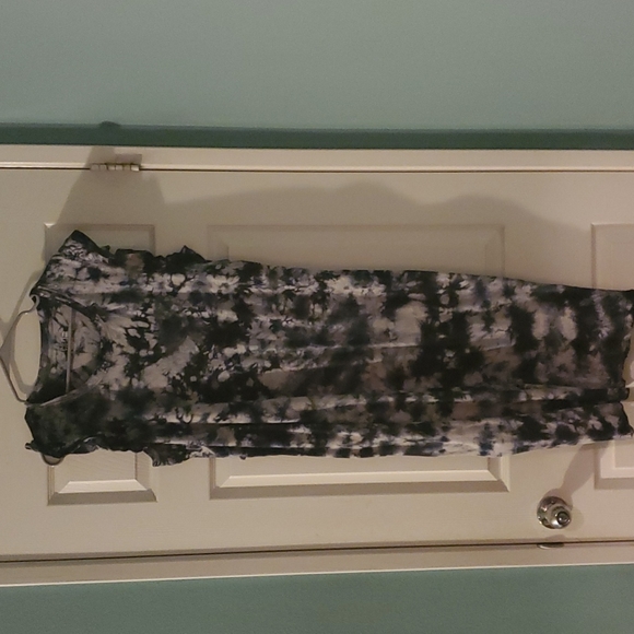 Time and Tru Dresses & Skirts - Tie dye black and gray long dress goes pass the knees with ruffle short sleeves